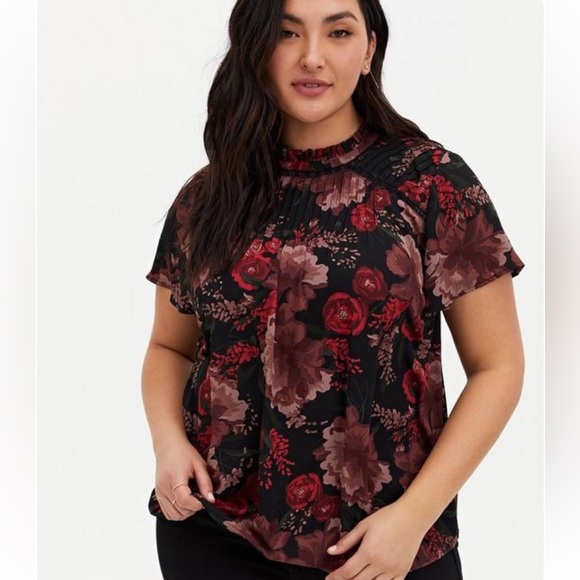 Torrid size 5 Georgette Lace Inset Blouse in floral black - Picture 3 of 9